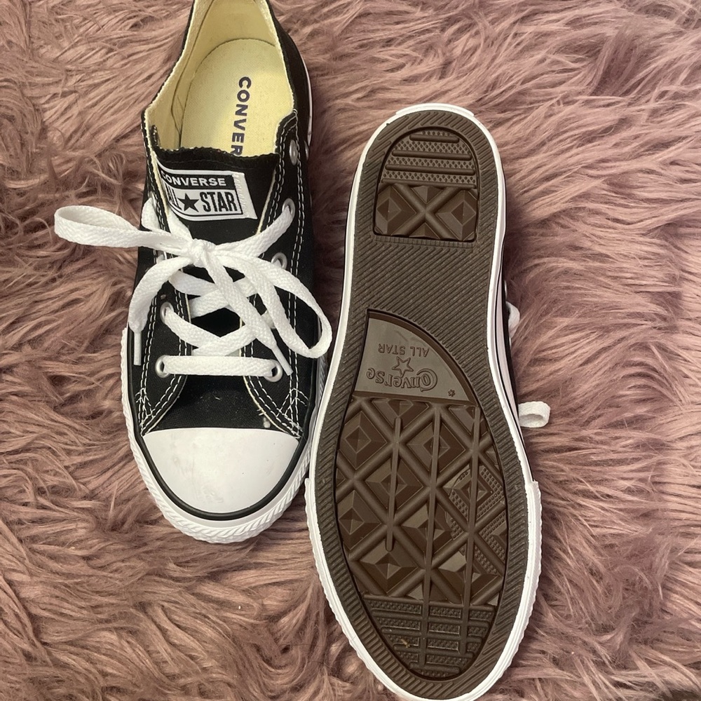 Black Converse size: 3Y